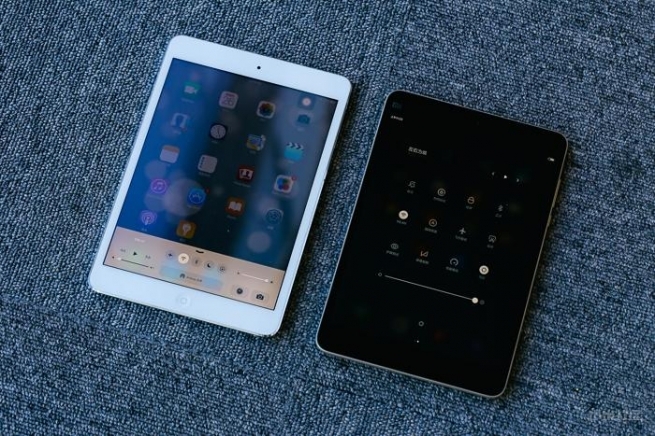 Mi Pad 2 vs iPad Mini 2 Display Screen