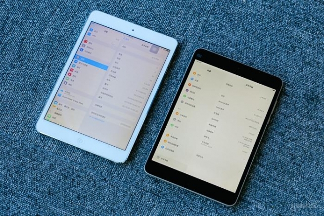 Mi Pad 2 vs iPad Mini 2 Display Screen