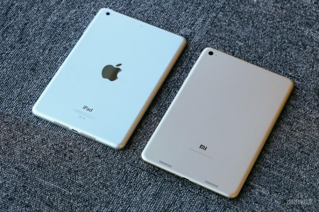 Back side of Mi Pad 2 vs Apple iPad Mini 2